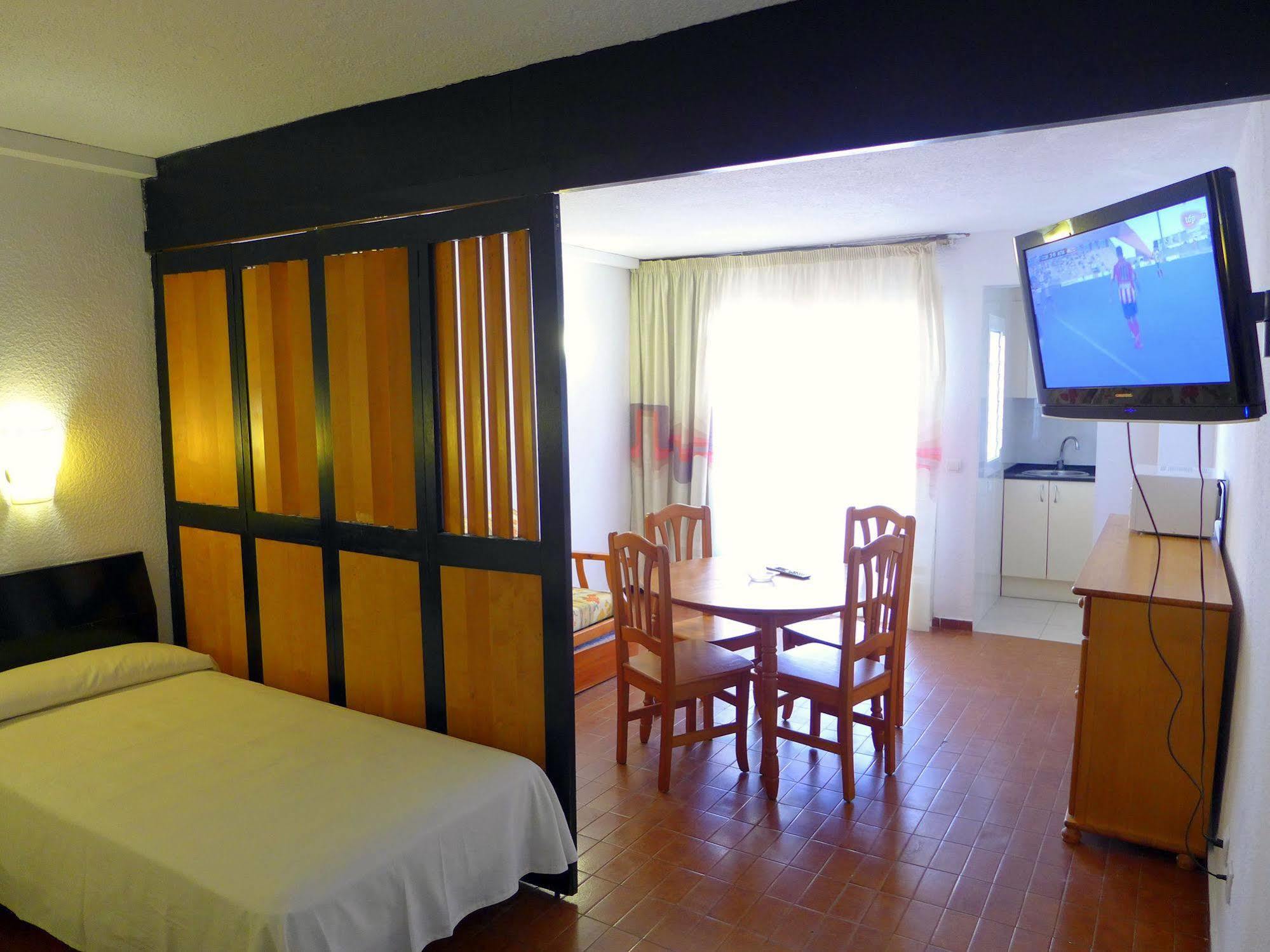 Apartamentos Alboran-Arysal Salou Esterno foto